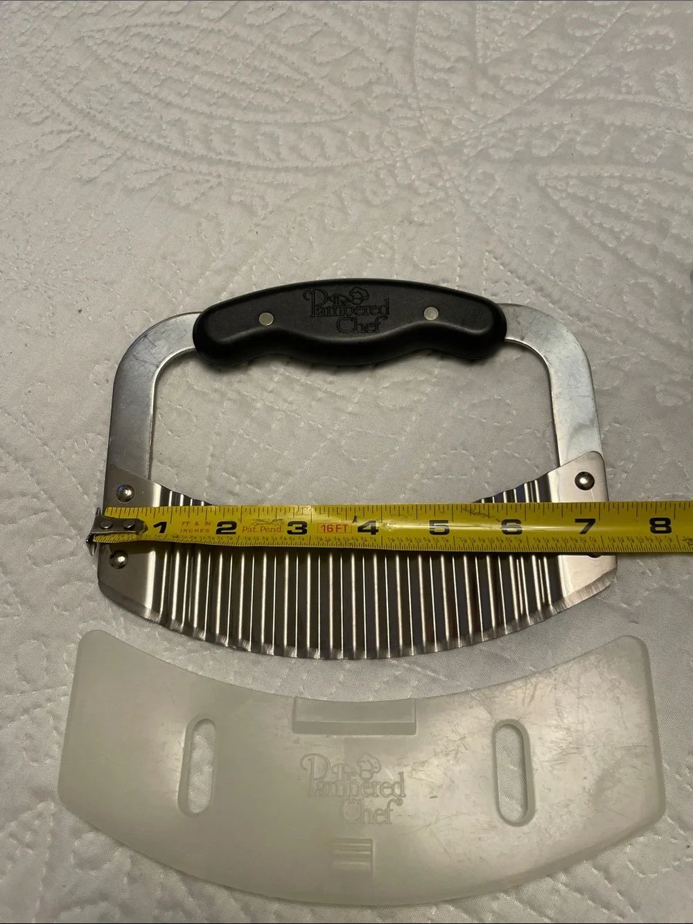 The Pampered Chef Lot of 2 Kitchen Gadgets Crinkle CUTTER & Cut-N-Seal Cutte